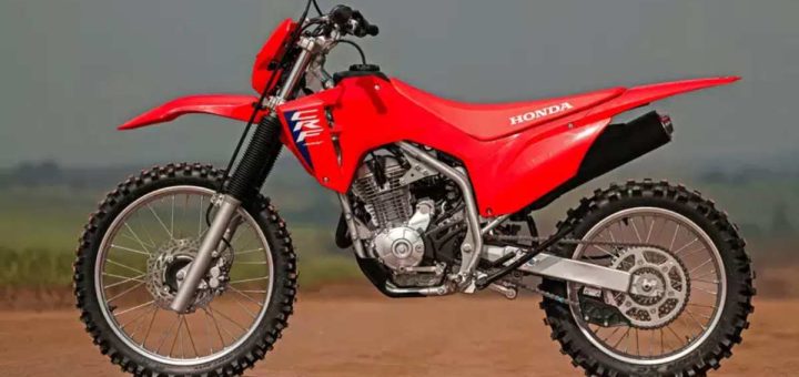 Con motor de Tornado, pero más barata, Honda lanzó una nueva 300 cc para competir con la Kawasaki KLX 300R