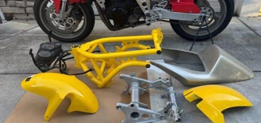 En venta una de las AK-1 Racer fabricadas por Julian Farnam con chasis personalizado