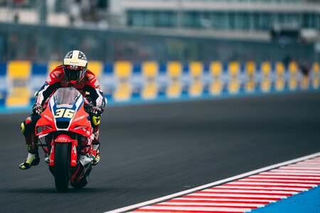 Pedro Acosta bate a Marc Márquez en el estreno de Hungría pese a una caída y Pecco Bagnaia ya es la peor Ducati