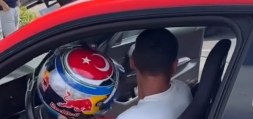 Toprak Razgatlioglu cambia el mono de cuero por un volante en Nürburgring