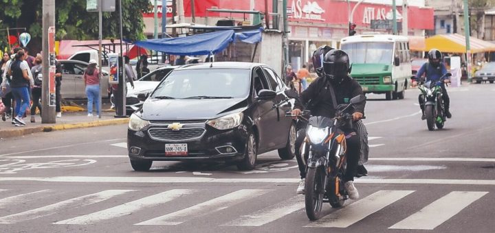 Usuarios denuncian falta de seguridad en motos por aplicación - El Universal