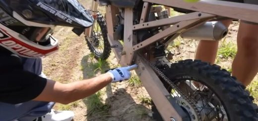 Chasis de madera y mecánica GasGas, ¿qué podía salir mal?