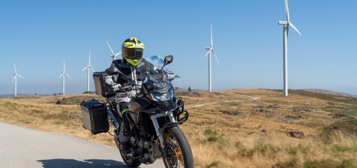 Confirmado: casi la mitad de los españoles está pensando en comprarse una moto, pero solo 3 de cada 100 quiere una eléctrica