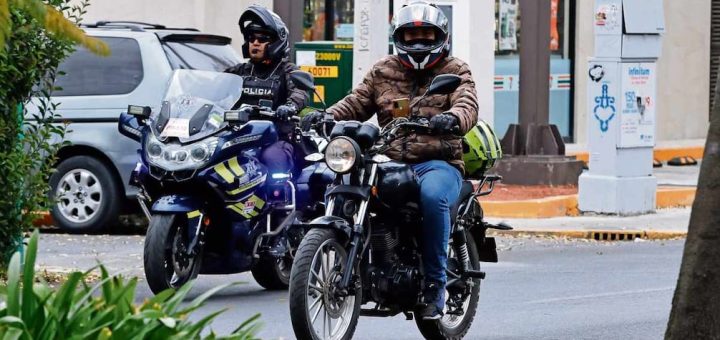 Cuándo es legal que las motos circulen entre carriles en la CDMX - El Universal