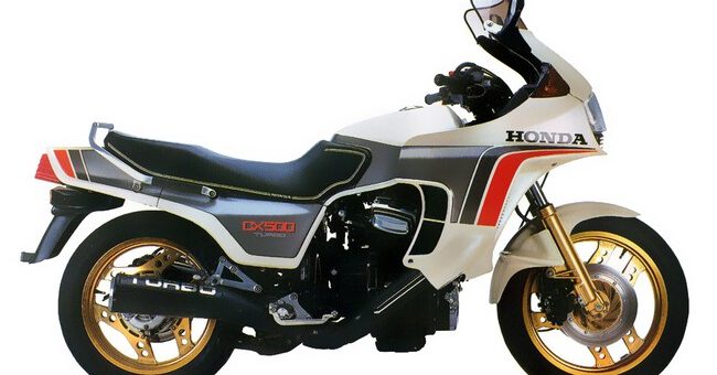 En los 80 Porsche y Renault lo petaron con el turbo en sus coches. Las motos apostaron algo mejor: los motores atmosféricos. Y hasta hoy