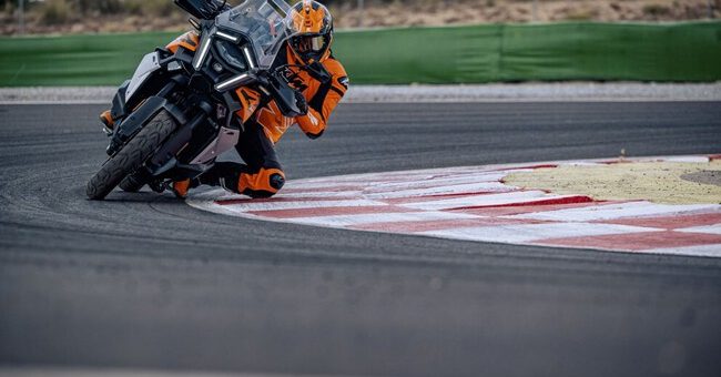 España está empezando a usar el invento europeo para acabar con los atascos, y la clave es convencer a las motos