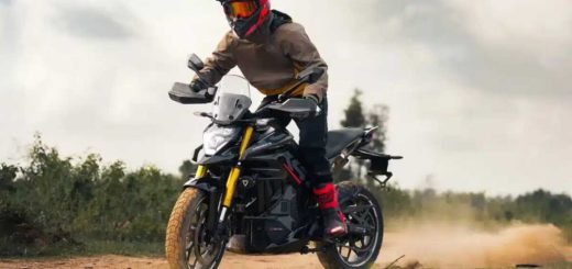 Esta moto trail quiere meterse en el segmento más caliente: ¿Es rival de la Honda NX 500 y de la Royal Enfield Himalayan? 