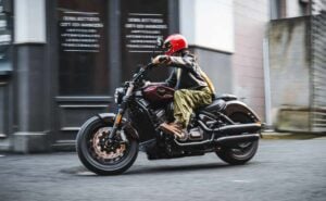 Esta nueva moto china V4 quiere ser la competencia de la Harley-Davidson más barata