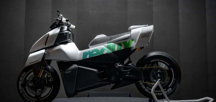 Estamos en 2025, y ya han llegado las motos Transformer. Pasan de scooter a deportiva con este truco en un par de segundos