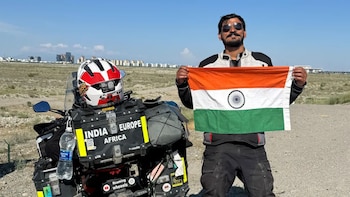 Le roban la moto a un hombre que estaba dando una vuelta al mundo y ya llevaba 17 países: “He gastado mucho dinero para llegar hasta aquí” - Infobae
