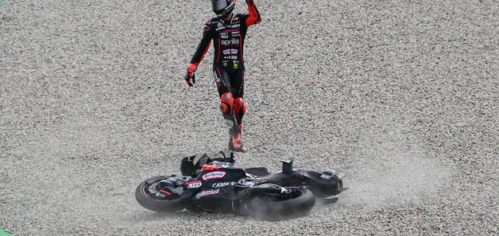 Marco Bezzecchi se enfada por el accidente de MotoGP en Barcelona: ‘¿Qué podía haber hecho?’