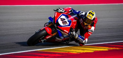 Nicolò Bulega rompe la racha de Toprak Razgatlioglu para ponerle pimienta al WorldSBK y Álvaro Bautista vuelve al podio