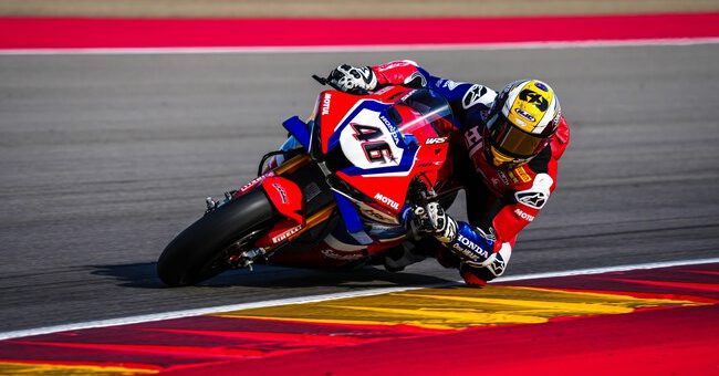 Nicolò Bulega rompe la racha de Toprak Razgatlioglu para ponerle pimienta al WorldSBK y Álvaro Bautista vuelve al podio
