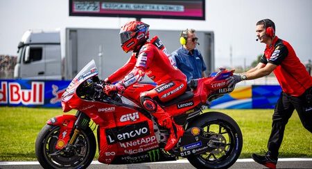 Que en Italia celebren las caídas de Marc Márquez como si fuese un gol no es ninguna sorpresa. La novedad es que ahora lo enseña la televisión