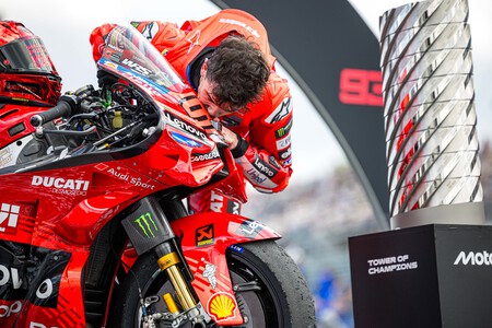 Seis años después, Marc Márquez vuelve a ser campeón del mundo de MotoGP. Las mejores fotos y vídeos de la fiesta de Ducati en Japón