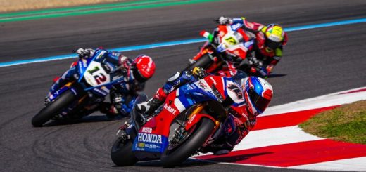 Toprak Razgatlioglu repite triplete en Francia y Álvaro Bautista remonta pero se queda sin podio