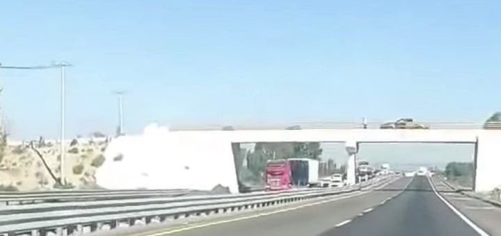 Armados roban tráiler con 12 motos en la México-Acapulco - Quadratín Morelos