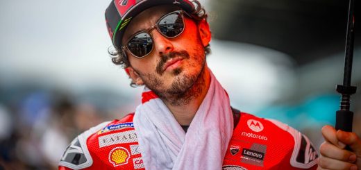 "Esto no es correcto". Ha vuelto a pasar. Se ha corrido una carrera de MotoGP mientras un piloto luchaba por su vida