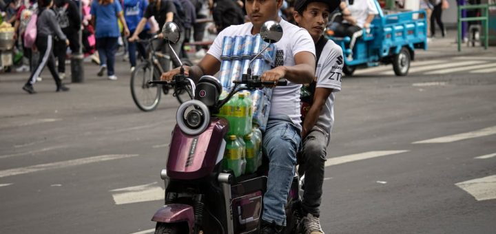 Los motociclistas mueren más en Ciudad de México que en otras partes y aun así se venden cada vez más motos - EL PAÍS