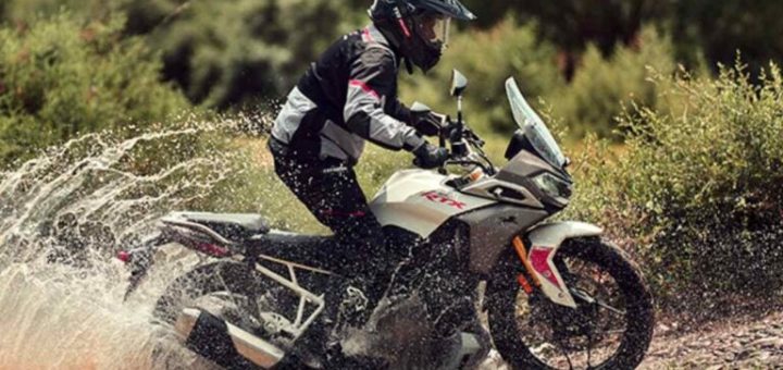 Va contra Suzuki, KTM y Royal Enfield: tres claves sobre la moto trail india del momento