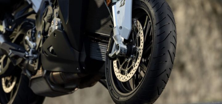 Compré una moto usada. He tenido un accidente por no cambiar los neumáticos