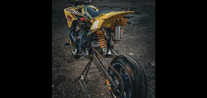 Convierte una supermoto de 150 kg en un monstruo de 190 CV… ¿y con óxido nitroso?