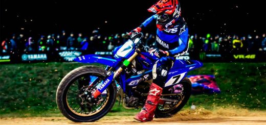 Desastre para Valentino Rossi en casa: se retira de la carrera y ve ganar a un piloto español