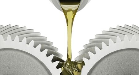 Elegir el mejor aceite para tu moto puede parecer un jeroglífico, pero sigue estos trucos si no quieres perderte