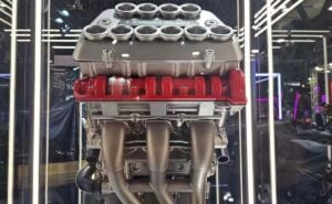 Esta marca de motos italianas rompe los moldes con un inédito motor de 5 cilindros y más de 240 CV