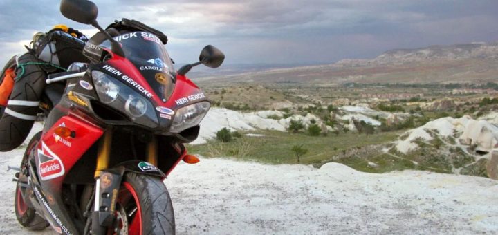 Este hombre casi murió dando la vuelta al mundo con una Yamaha R1 en 19 días: 30.000 km de viaje épico sobre una deportiva