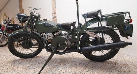 Hace 55 años, un ingeniero se encerró en su sótano para crear una moto con apodo de perro: fue el... - Xataka