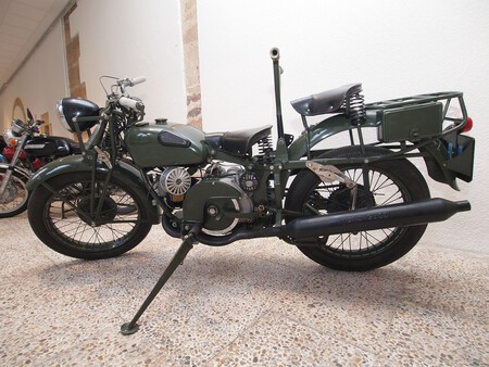 Hace 55 años, un ingeniero se encerró en su sótano para crear una moto con apodo de perro: fue el... - Xataka