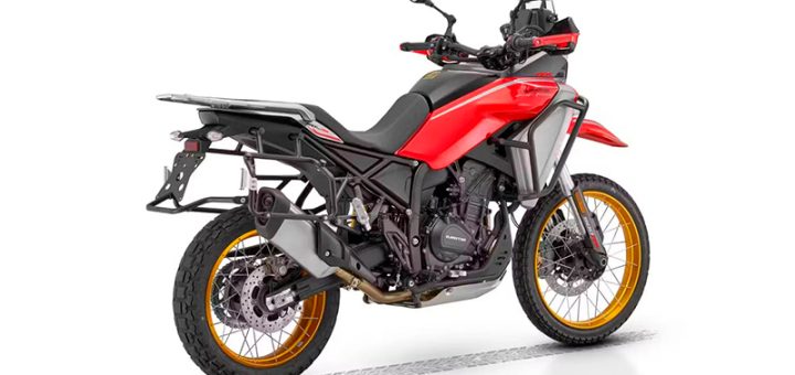 La QJMotor SRT 500 RX revoluciona el segmento de las motos de aventura