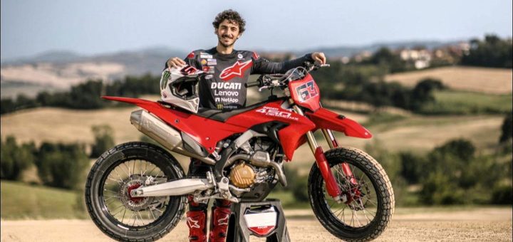 Pecco Bagnaia, Augusto Fernandez win Valentino Rossi’s 100km of Champions dirt track race