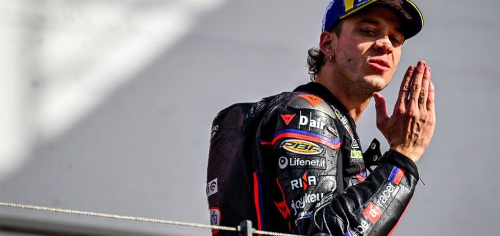 Pese a su victoria, Bezzecchi cree no estar al nivel de los hermanos Márquez