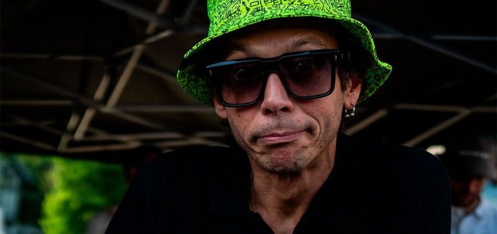 Rossi, contra la aburrida vida del paddock actual: "Antes encontrabas a gente bebiendo una cerveza"