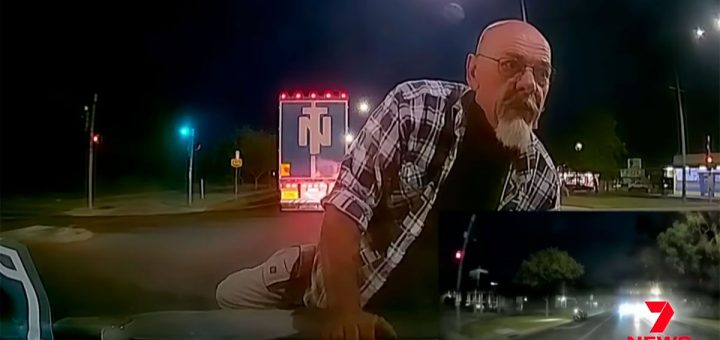 Terror al volante: conduce hasta comisaría con un motero furioso golpeando su cristal desde el capó