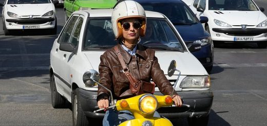 Vídeo. Más mujeres conducen motos en Teherán y ponen a prueba los límites legales de Irán - Euronews.com