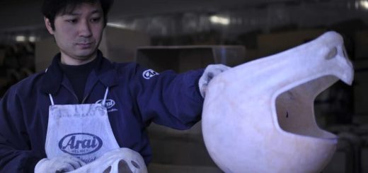 Arai son los únicos en hacer cascos con forma de huevo. Por eso están considerados de los más seguros del mundo