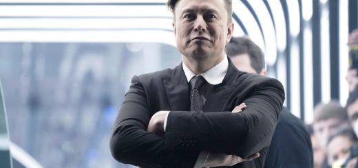 Elon Musk asegura que Tesla no lanzará una moto porque “no podemos hacer que sean seguras” y el propio CEO temió por su vida - Híbridos y Eléctricos
