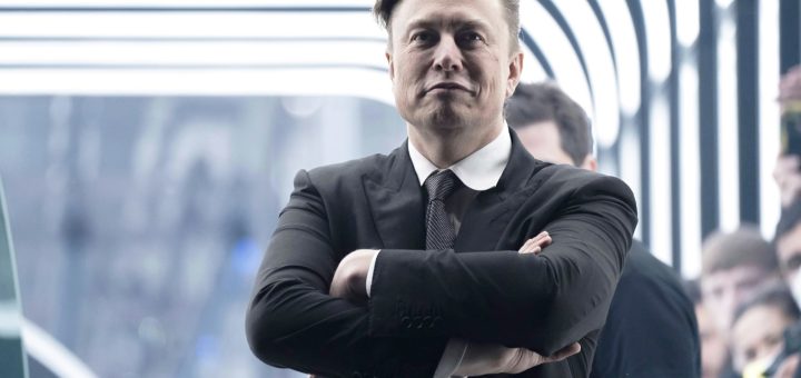 Elon Musk asegura que Tesla no lanzará una moto porque “no podemos hacer que sean seguras” y el propio CEO temió por su vida - Híbridos y Eléctricos