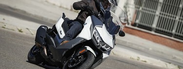 Hace casi 100 años un hombre se tiró en paracaídas con una moto para batir un récord. No se mató, pero le faltó poco