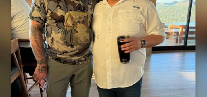 James Hetfield de Metallica visita rancho en México donde se practica la cacería › Heavy Mextal