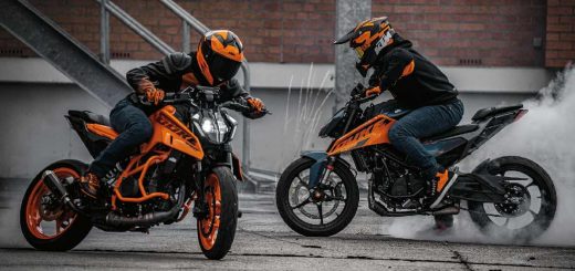KTM amplía su familia naked con una nueva versión de su moto más barata: ¿qué precio tiene?