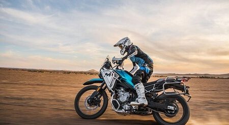 Los moteros prefieren comprarse una trail que una moto deportiva, y no es solo moda. Es un cambio cultural que arrasa Europa