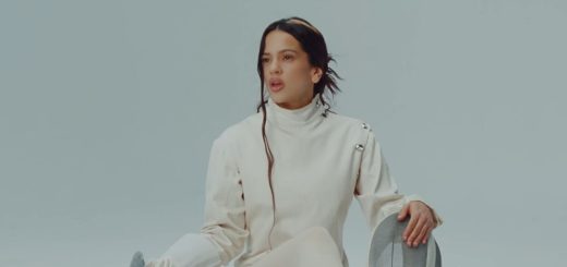 Rosalía deja atrás la mala energía de un ex en el videoclip de ‘La Perla’.