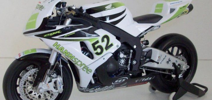 Se ha retirado una de las leyendas japonesas de las motos que nos regaló uno de los vídeos más épicos de la historia. Y también una Honda CBR muy especial