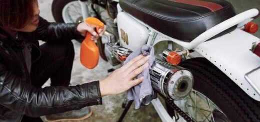 Cómo hacer el mantenimiento básico de tu moto en casa
