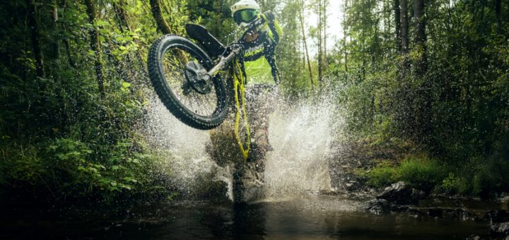 Con estas motos eléctricas la marca inglesa más famosa entra en un sector poco conocido para ella - Híbridos y Eléctricos