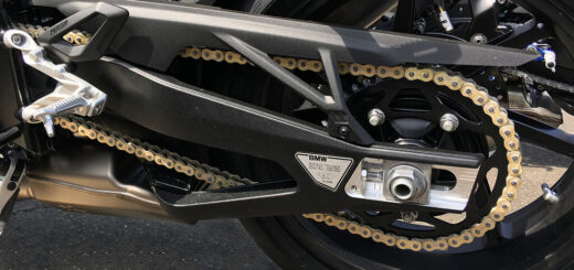 El baratísimo y fácil truco para hacer que tu moto acelere mucho más bestia sin tocar el motor que te lleva media hora